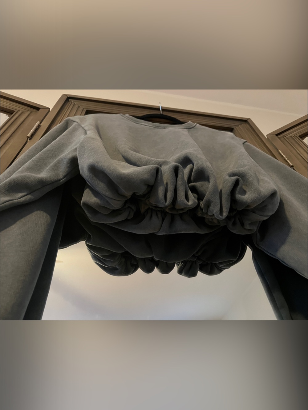 Zara Gray Cropped Sweatshirt with Gathered Cuffs - Picture 3 of 5